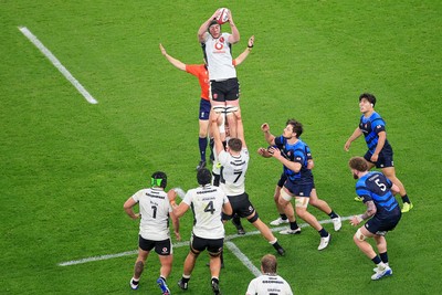 151125 - Wales v Japan - Quilter Nations Series - Adam Beard of Wales takes line out ball