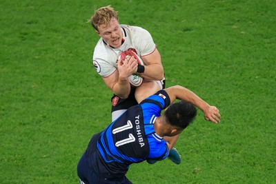 151125 - Wales v Japan - Quilter Nations Series - Blair Murray of Wales catches a high ball