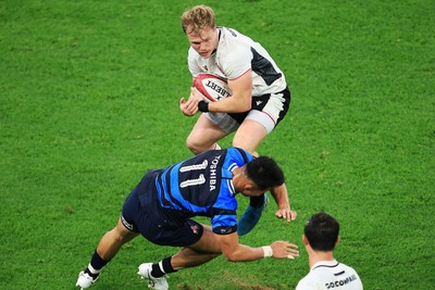 151125 - Wales v Japan - Quilter Nations Series - Blair Murray of Wales catches a high ball