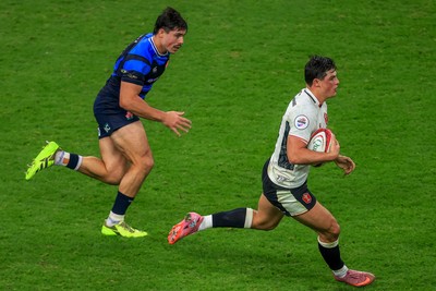 151125 - Wales v Japan - Quilter Nations Series - Louis Rees-Zammit of Wales