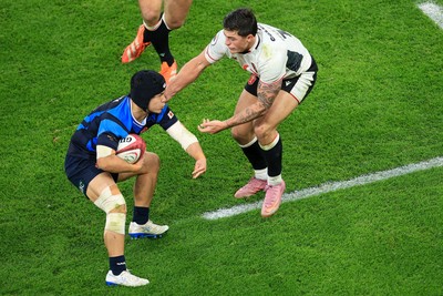 151125 - Wales v Japan - Quilter Nations Series - Tomoki Osada of Japan is tackled by Louis Rees-Zammit of Wales