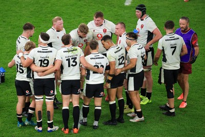 151125 - Wales v Japan - Quilter Nations Series - Wales players during game 