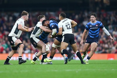 151125 - Wales v Japan - Quilter Nations Series - Dan Edwards and Ben Thomas of Wales hold up Faulua Makisi of Japan