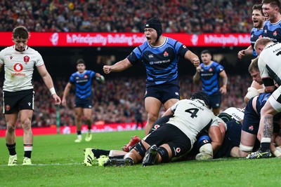 151125 - Wales v Japan - Quilter Nations Series - Faulua Makisi of Japan scores a try