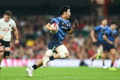 151125 - Wales v Japan - Quilter Nations Series - Yoshitaka Yazaki of Japan makes a break