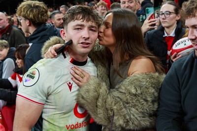 151125 - Wales v Japan - Quilter Nations Series - Dan Edwards of Wales with his girlfriend at the end of the match
