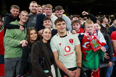 151125 - Wales v Japan - Quilter Nations Series - Dafydd Jenkins of Wales with fans at the end of the match
