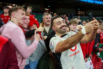 151125 - Wales v Japan - Quilter Nations Series - Liam Belcher of Wales with fans at the end of the match