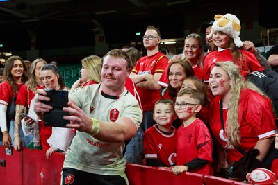 151125 - Wales v Japan - Quilter Nations Series - Dewi Lake of Wales with fans at the end of the match