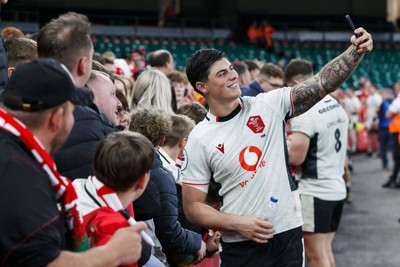 151125 - Wales v Japan - Quilter Nations Series - Louis Rees-Zammit of Wales with fans at the end of the match