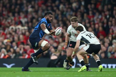 151125 - Wales v Japan - Quilter Nations Series - Faulua Makisi of Japan takes on Olly Cracknell and Dan Edwards of Wales