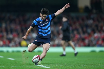 151125 - Wales v Japan - Quilter Nations Series - Seungsin Lee of Japan kicks at goal