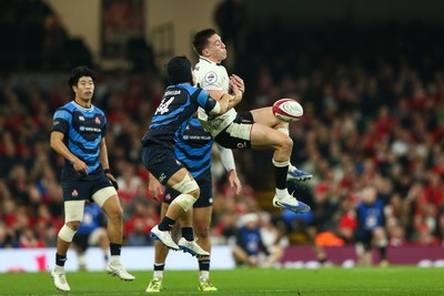 151125 - Wales v Japan - Quilter Nations Series - Josh Adams of Wales loses a high ball under pressure from Kippei Ishida of Japan