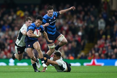 151125 - Wales v Japan - Quilter Nations Series - Tomoki Osada of Japan is tackled by Olly Cracknell and Ben Thomas of Wales