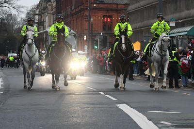 151125 - Wales v Japan - Quilter Nations Series - The Wales team bus arrives on Westgate Street, Cardiff ahead of the match