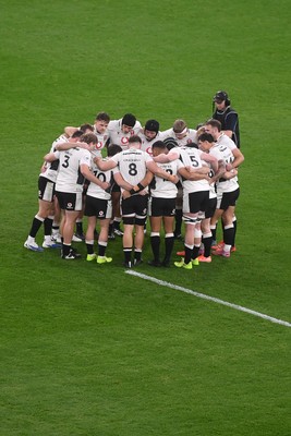 151125 - Wales v Japan - Quilter Nations Series - Wales team huddle