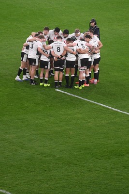 151125 - Wales v Japan - Quilter Nations Series - Wales team huddle