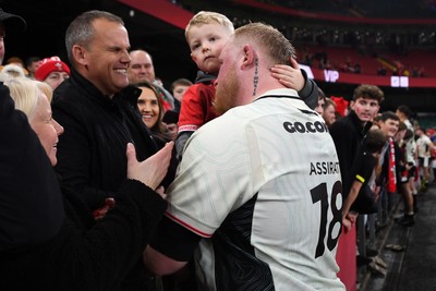 151125 - Wales v Japan - Quilter Nations Series - Keiron Assiratti of Wales with family at full time