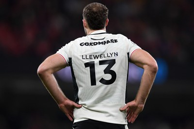 151125 - Wales v Japan - Quilter Nations Series - Max Llewellyn of Wales