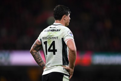 151125 - Wales v Japan - Quilter Nations Series - Louis Rees-Zammit of Wales