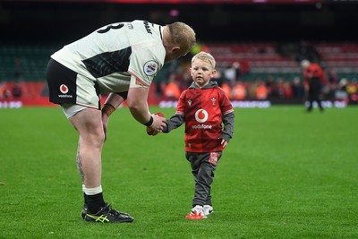 151125 - Wales v Japan - Quilter Nations Series - Keiron Assiratti of Wales with family at full time