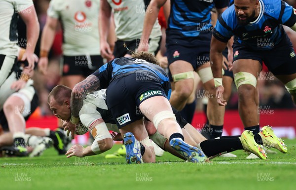 151125 - Wales v Japan, Quilter Nations Series - Nick Tompkins of Wales dives in to score try