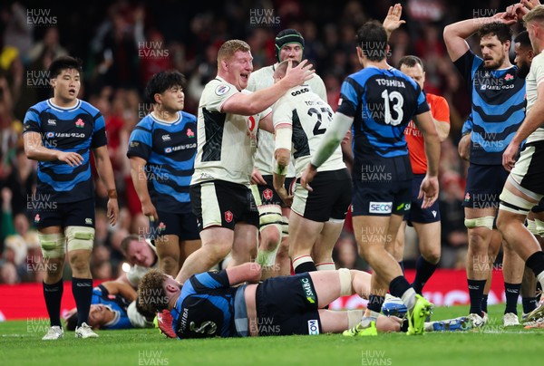 151125 - Wales v Japan, Quilter Nations Series - Nick Tompkins of Wales is congratulated by Rhys Carre of Wales after he dives in to score try