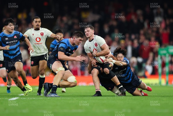 151125 - Wales v Japan, Quilter Nations Series - Harry Hockings of Japan hits Alex Mann of Wales in the final minute of the match