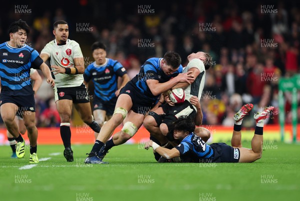 151125 - Wales v Japan, Quilter Nations Series - Harry Hockings of Japan hits Alex Mann of Wales in the final minute of the match