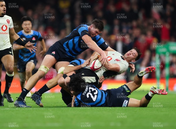 151125 - Wales v Japan, Quilter Nations Series - Harry Hockings of Japan hits Alex Mann of Wales in the final minute of the match