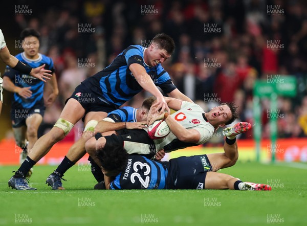 151125 - Wales v Japan, Quilter Nations Series - Harry Hockings of Japan hits Alex Mann of Wales in the final minute of the match