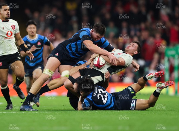 151125 - Wales v Japan, Quilter Nations Series - Harry Hockings of Japan hits Alex Mann of Wales in the final minute of the match