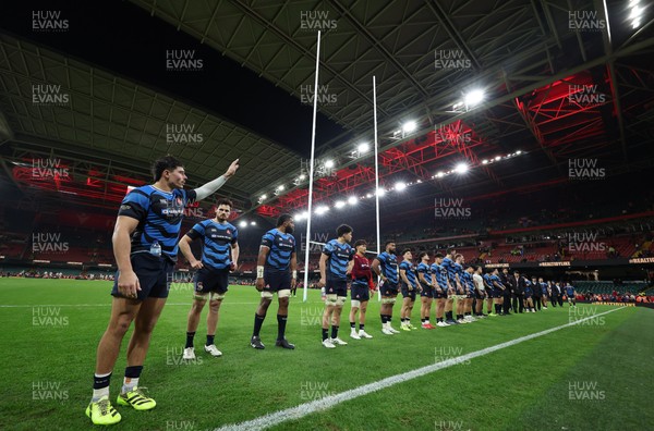 151125 - Wales v Japan, Quilter Nations Series - The Japanese team show their respect to the crowd