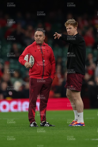 151125 - Wales v Japan, Quilter Nations Series - Wales attack coach Matt Sherratt with kicking coach Rhys Patchell
