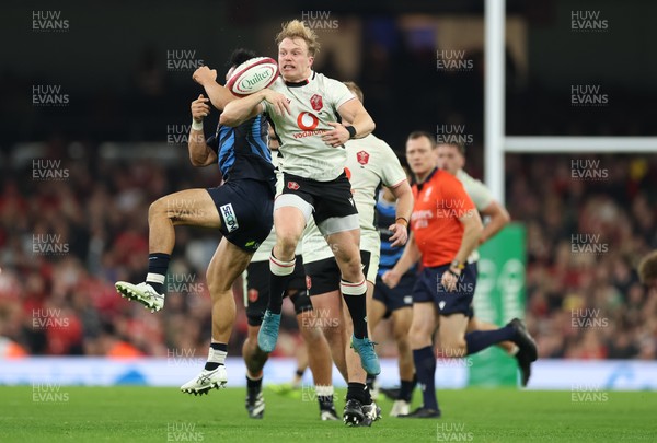 151125 - Wales v Japan, Quilter Nations Series - Blair Murray of Wales takes the ball