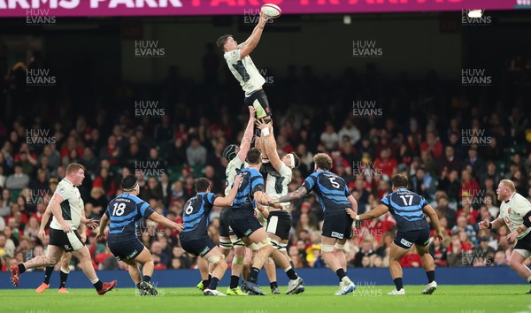 151125 - Wales v Japan, Quilter Nations Series - Alex Mann of Wales wins the line out