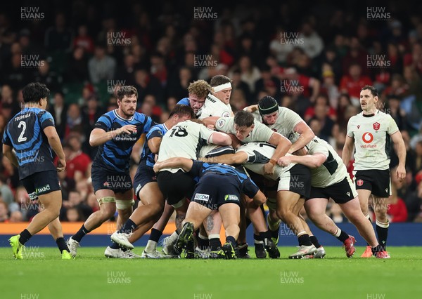 151125 - Wales v Japan, Quilter Nations Series - Wales drive forward