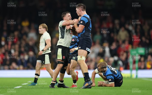 151125 - Wales v Japan, Quilter Nations Series - Alex Mann of Wales reacts and challenges Harry Hockings of Japan after a dangerous challenge