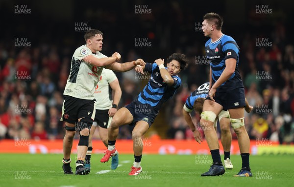 151125 - Wales v Japan, Quilter Nations Series - Alex Mann of Wales reacts and challenges Harry Hockings of Japan after a dangerous challenge