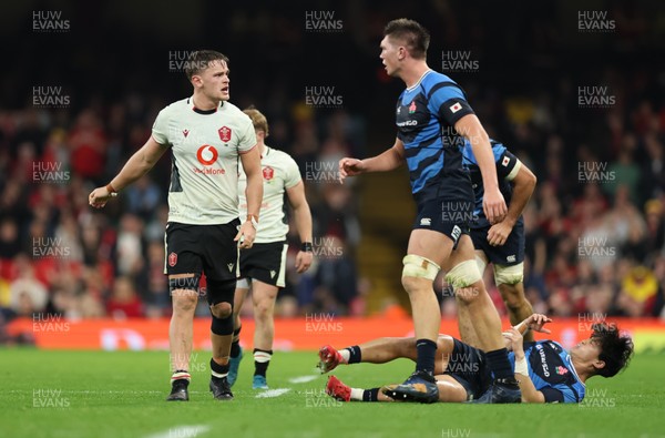 151125 - Wales v Japan, Quilter Nations Series - Alex Mann of Wales reacts and challenges Harry Hockings of Japan after a dangerous challenge