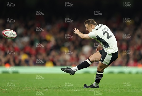 151125 - Wales v Japan, Quilter Nations Series - Jarrod Evans of Wales kicks the winning penalty