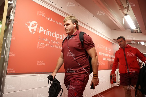 151125 - Wales v Japan - Quilter Nations Series - Archie Griffin of Wales arrives at the stadium