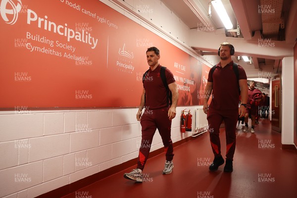 151125 - Wales v Japan - Quilter Nations Series - Tomos Williams and Olly Cracknell of Wales arrive at the stadium