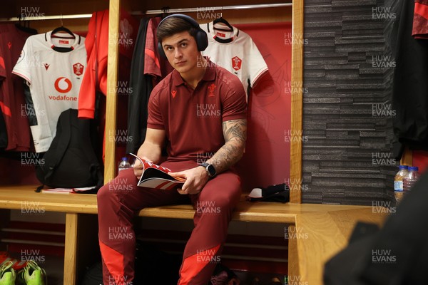 151125 - Wales v Japan - Quilter Nations Series - Louis Rees-Zammit of Wales in the dressing room before the game