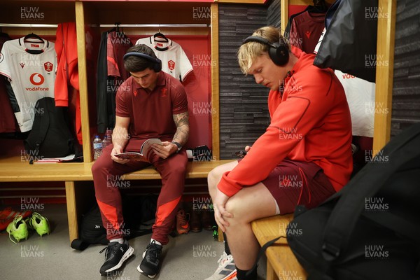 151125 - Wales v Japan - Quilter Nations Series - Louis Rees-Zammit of Wales in the dressing room before the game