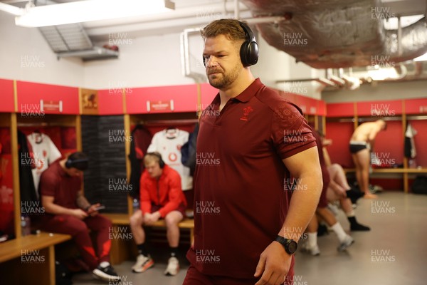 151125 - Wales v Japan - Quilter Nations Series - Olly Cracknell of Wales in the dressing room before the game