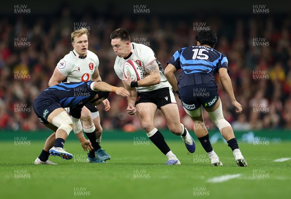 151125 - Wales v Japan - Quilter Nations Series - Josh Adams of Wales is tackled by Kippei Ishida and Yoshitaka Yazaki of Japan 