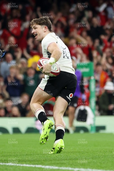 151125 - Wales v Japan - Quilter Nations Series - Dan Edwards of Wales celebrates scoring a try