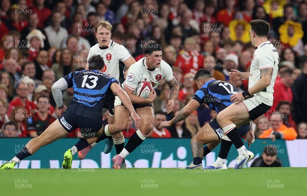 151125 - Wales v Japan - Quilter Nations Series - Louis Rees-Zammit of Wales is tackled by Dylan Riley and Charlie Lawrence of Japan  