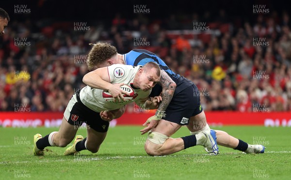 151125 - Wales v Japan - Quilter Nations Series - Nick Tompkins of Wales scores a try